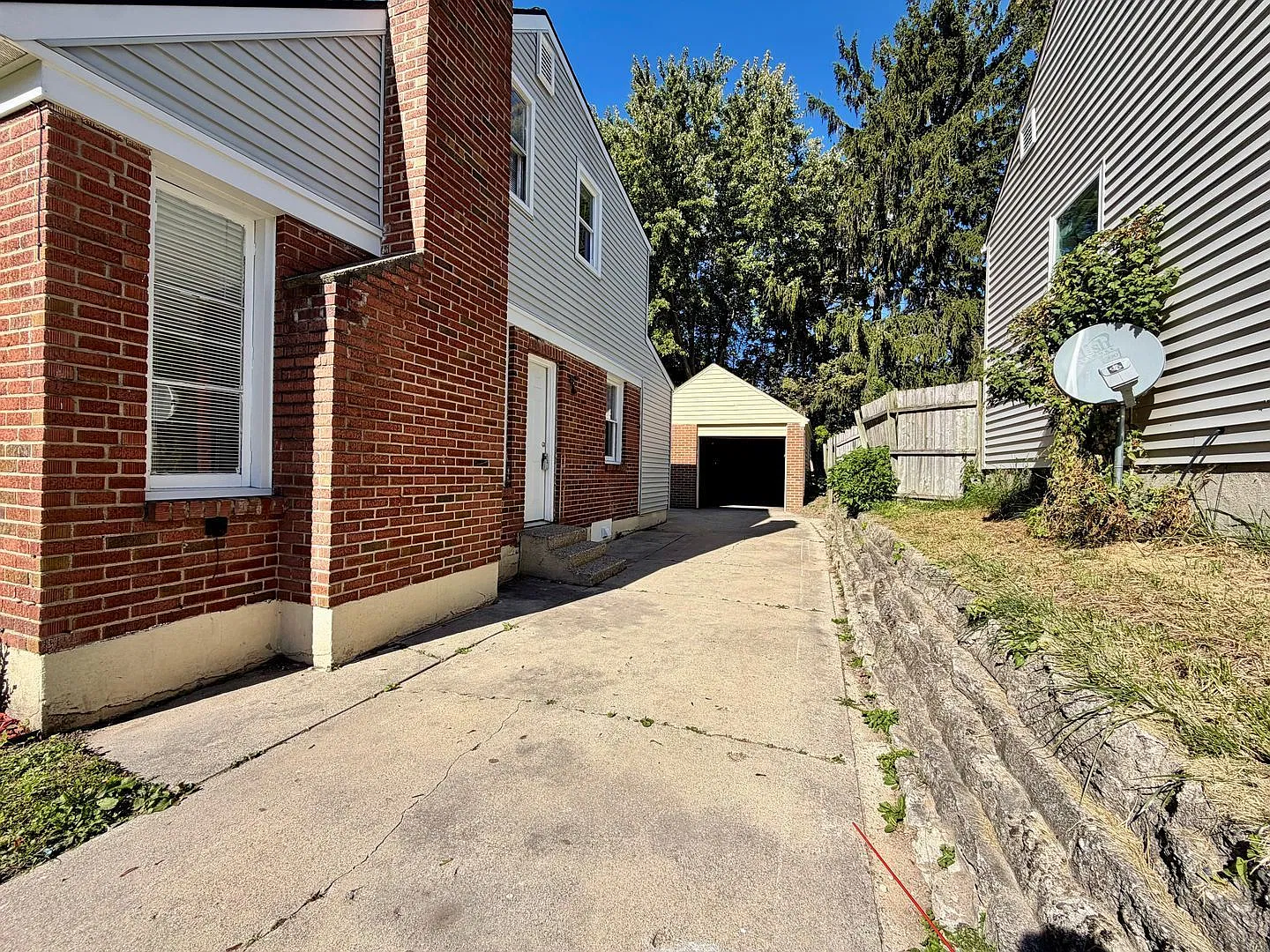4 bed, 2.0 bath, 1371 sqft, $2,000 — Photo 3