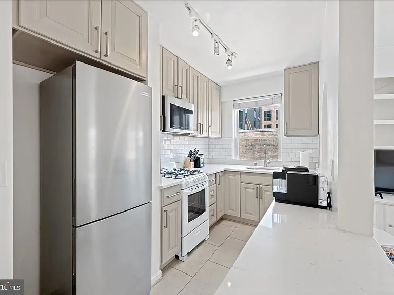 2130 N St NW #410 — Photo 9
