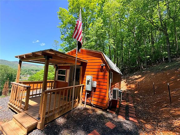 3rd image of 178 Mount Jefferson Lane