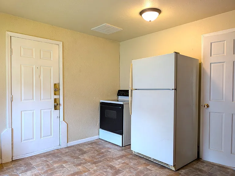 1212 S Chestnut Ave — Photo 21