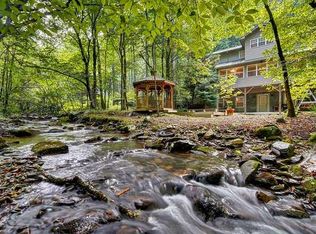 320 Crossover Ln, Hayesville, NC 28904