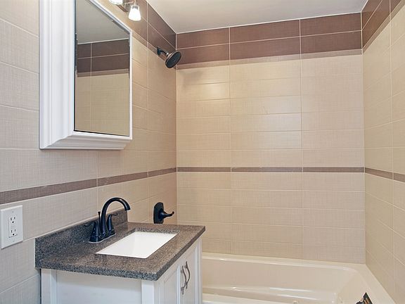 3rd image of 155 E 38th St APT 5D