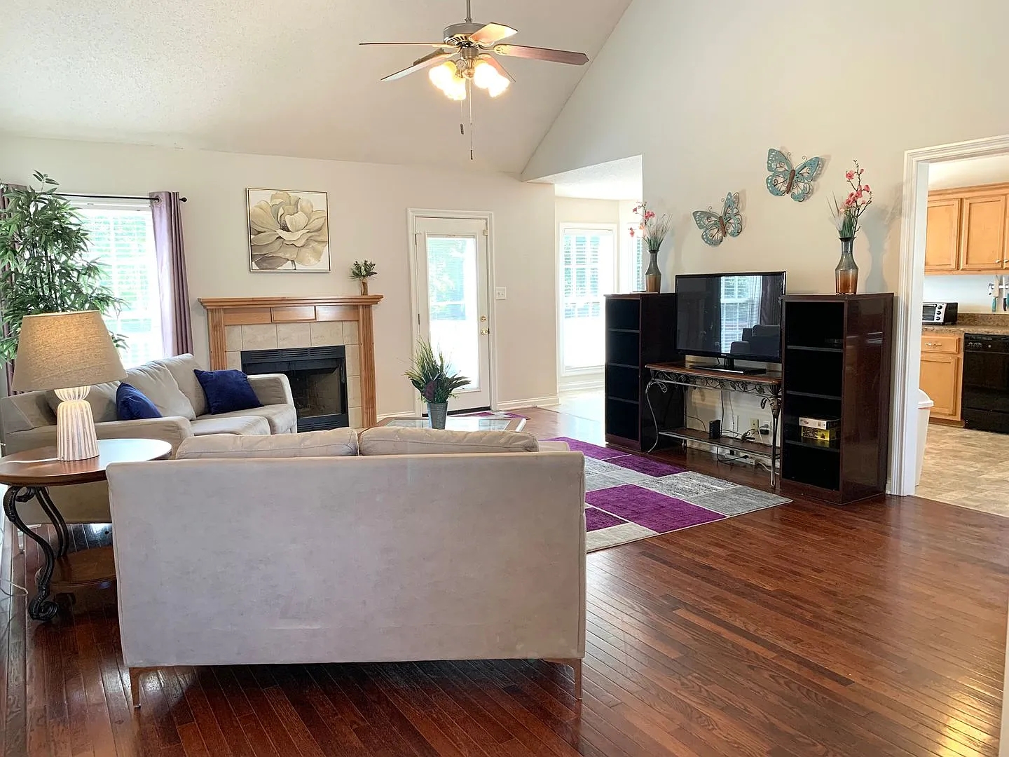 3668 Cindy Jo South - Fully Furnished — Photo 3
