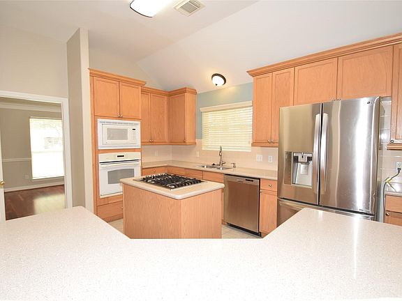 2nd image of 1902 Myrna Ln