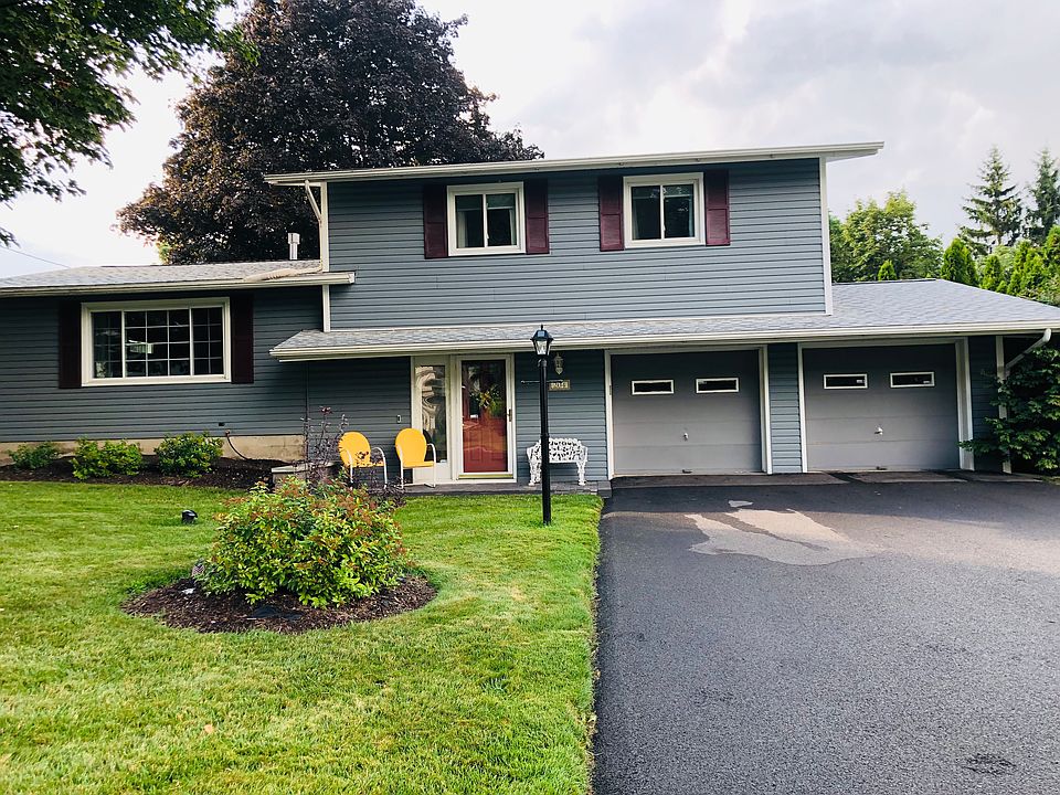 1st image of 204 Oakridge Dr