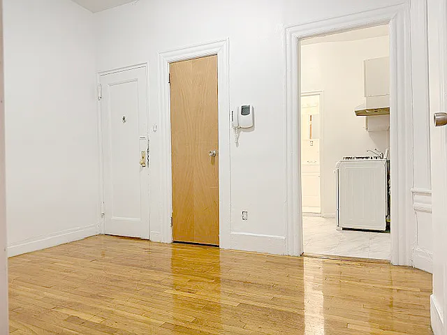 227 East 25th Street — Photo 3