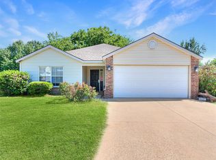 1012 Shadowlake Rd, Norman, OK 73071