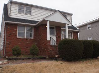 8 Fredericks Ct, Elmwood Park, NJ 07407
