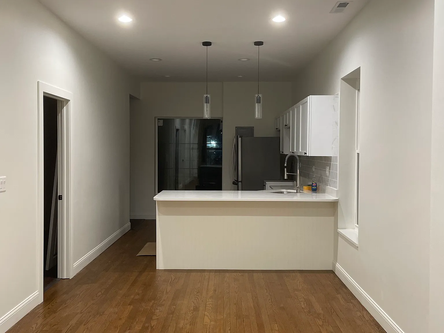 3 bed, 1800 sqft, $2,400 — Photo 4