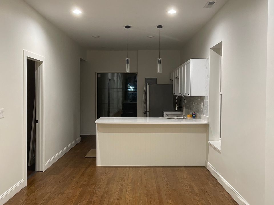 Eat In Kitchen