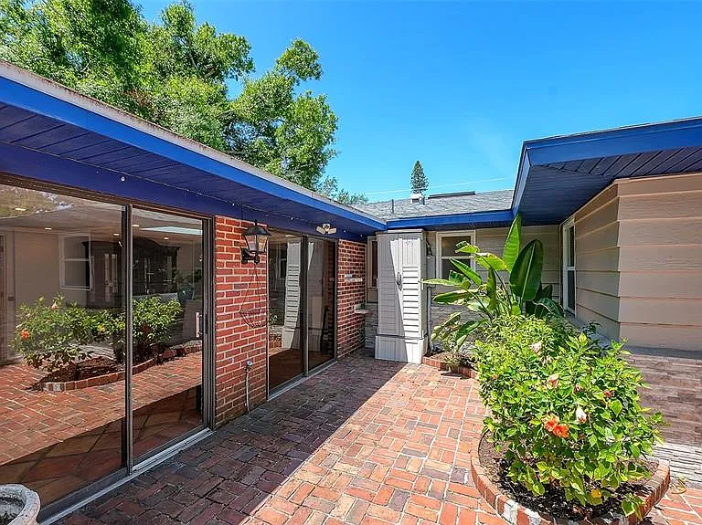 1127 S Osprey Ave — Photo 51
