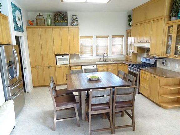 2nd image of 2627 Burke Dr
