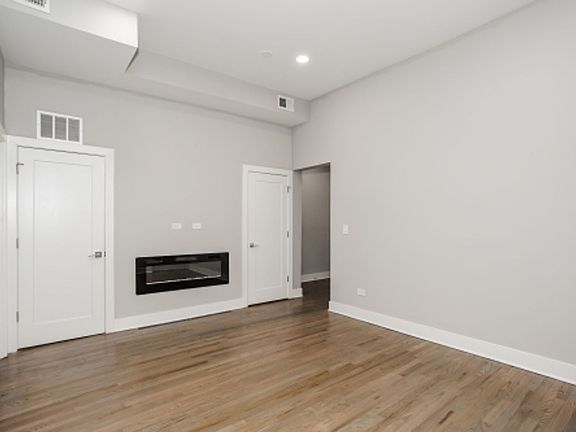 4th image of 807 N Wabash Ave #3E
