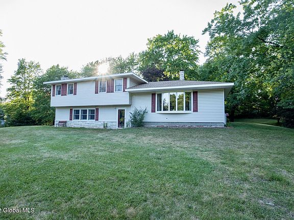 2nd image of 313 Pine Cir