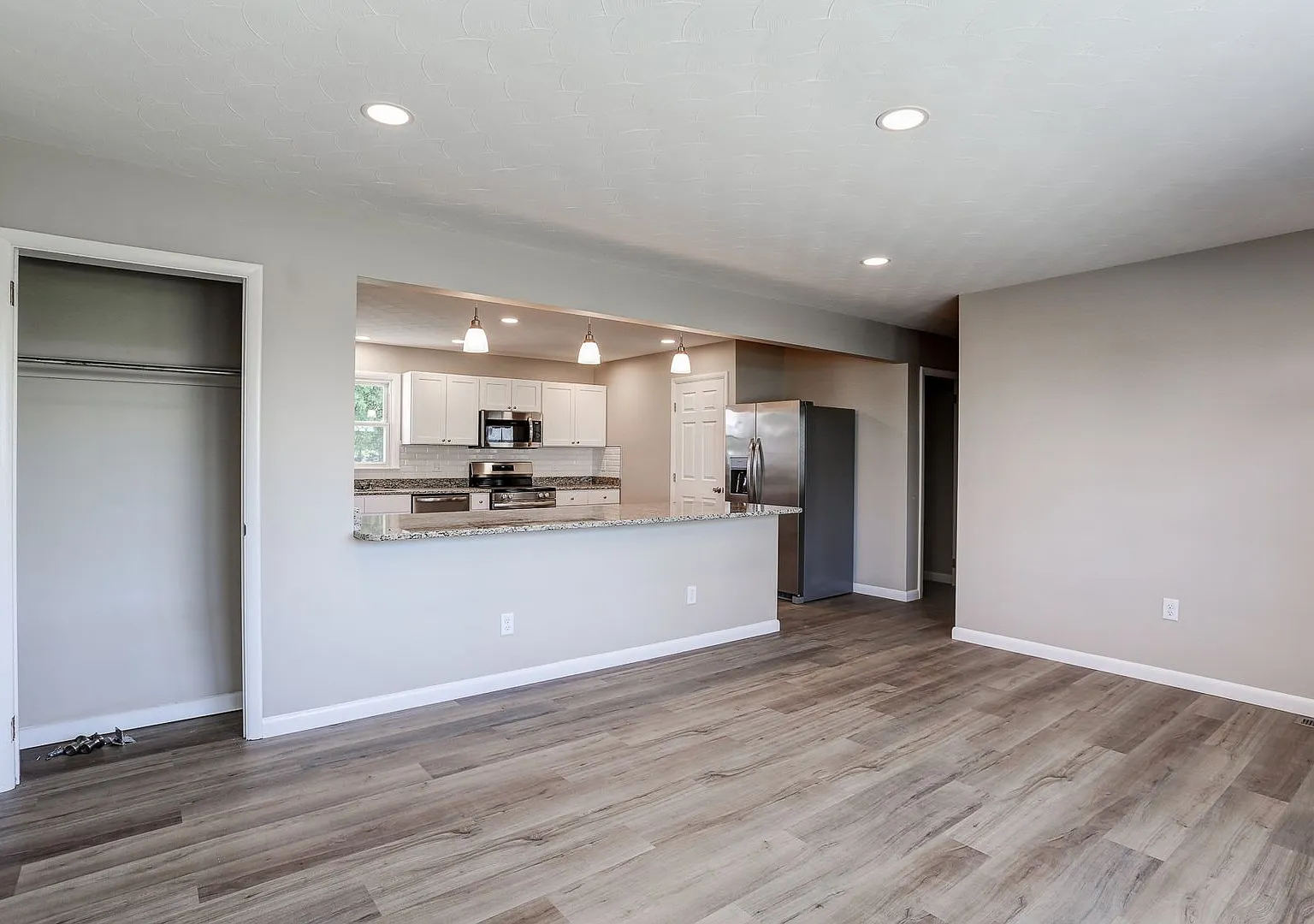 Beautifully remodeled 3 Bedroom. — Photo 4