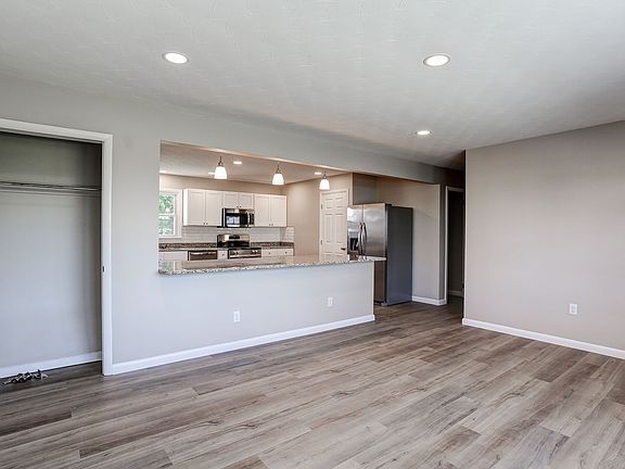 4th image of 224 Hershey Rd