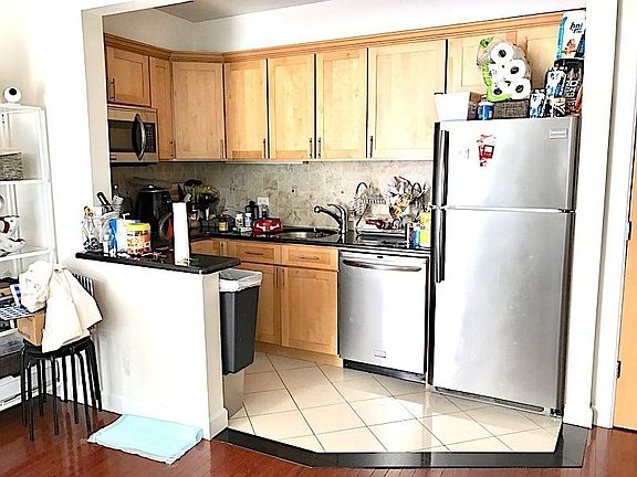 2nd image of 2642 28th St APT 1R