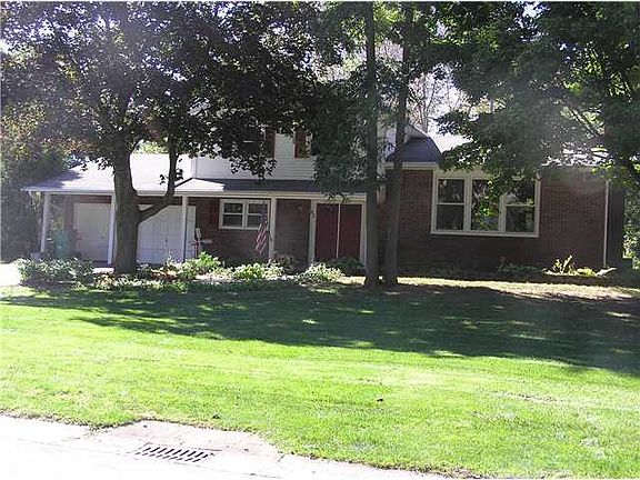 2nd image of 82 Redwood Dr