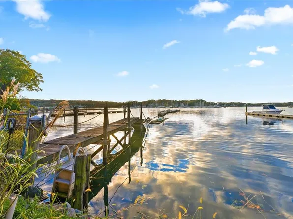 197 Grand View Dr, Warwick, RI 02886