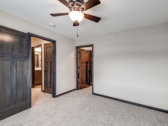 4th image of 730 Peregrine Cir #4