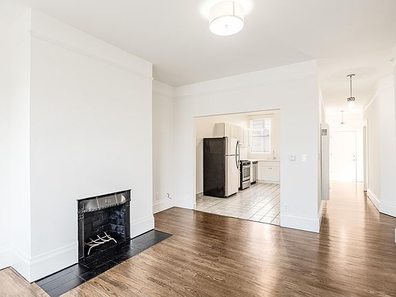 2nd image of 540 Cole St APT 6