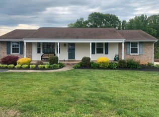 940 Howell Dr, Vinton, VA 24179
