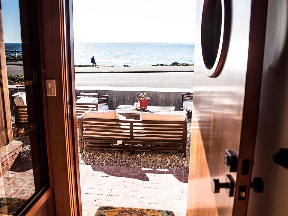 out the front door: Paradise!