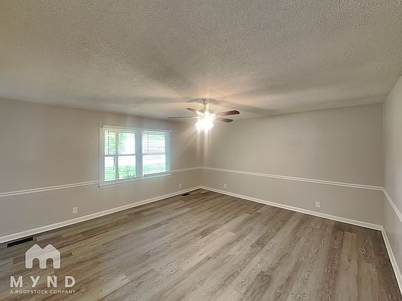 3rd image of 907 Briar Ct