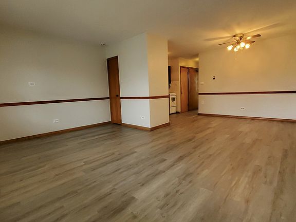3rd image of 1005 N Harlem Ave APT D