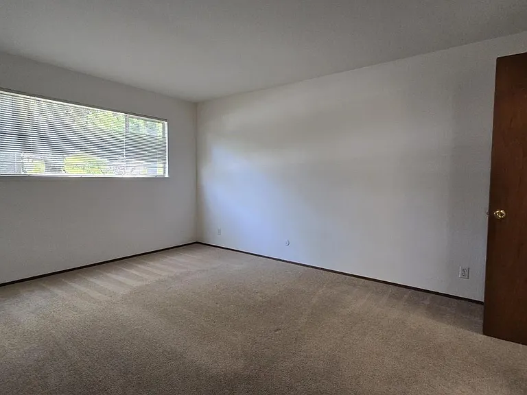 4600 Eggers Dr #B — Photo 3