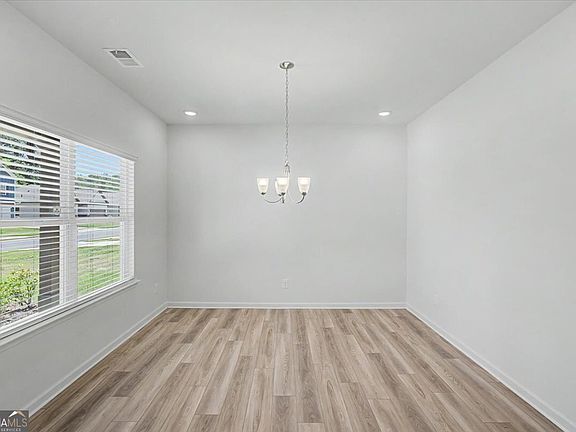 5th image of 59 Bennett Way SE