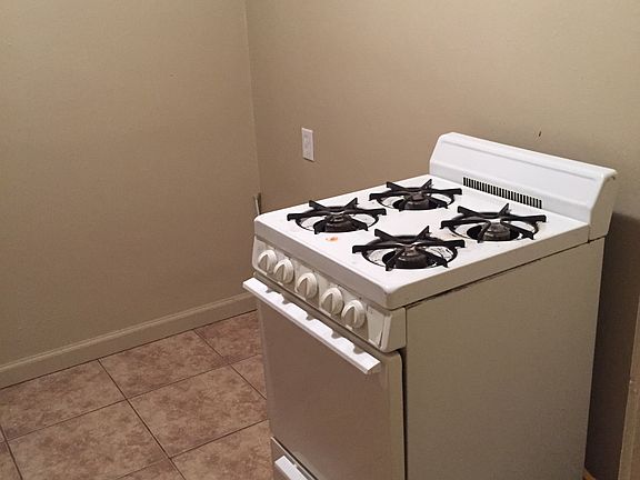 4th image of 1037 N Leslie St