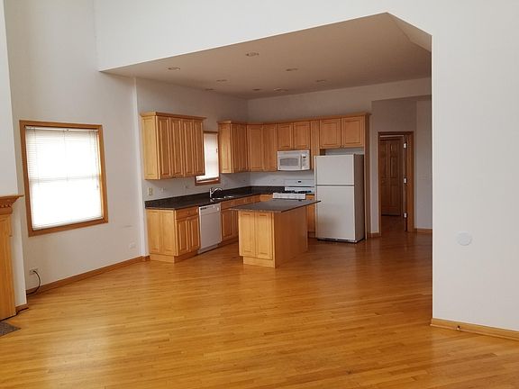 4th image of 2741 N Southport Ave #3W