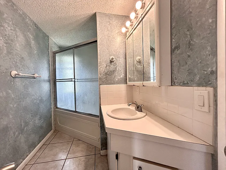 1057 Congress St — Photo 13