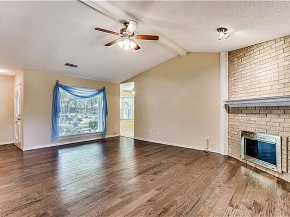 4th image of 108 Greenwood Ct