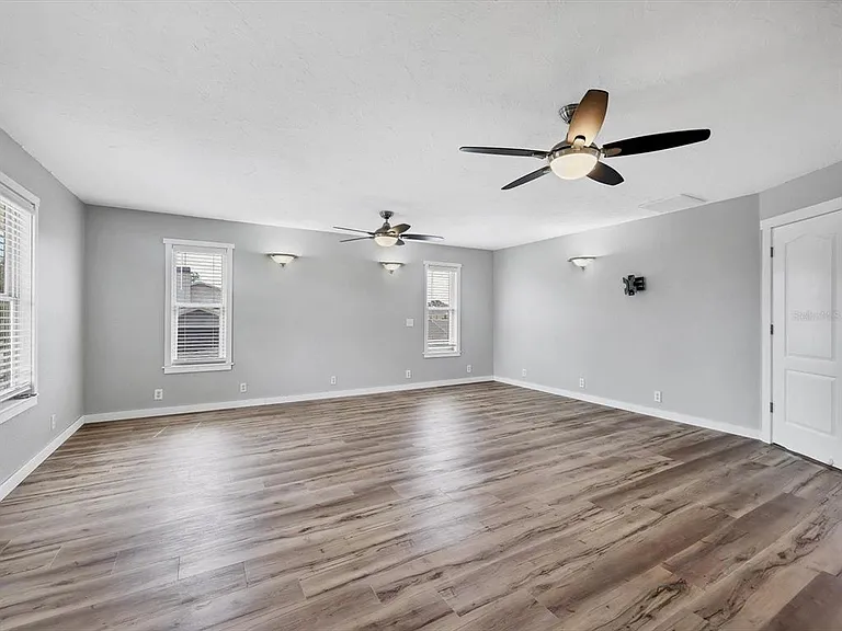 4212 3rd Ave NE — Photo 35