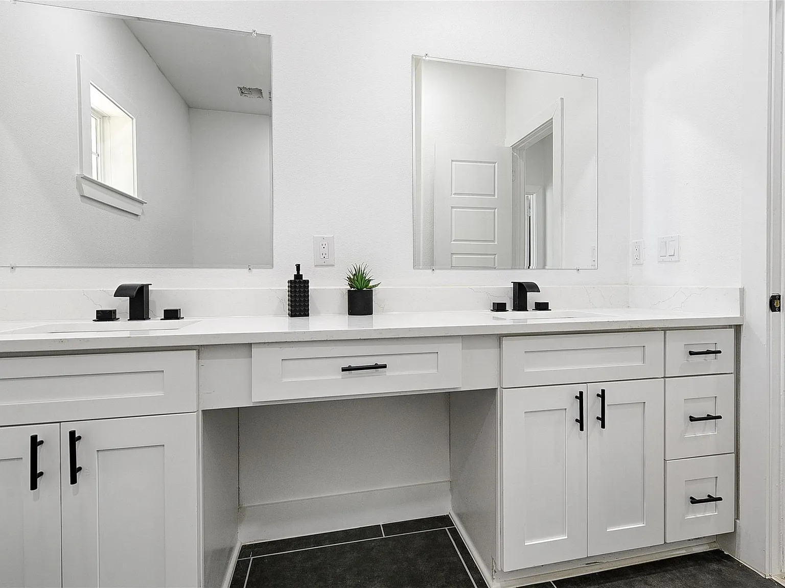 5 bed, 3665 sqft, $6,500 — Photo 4