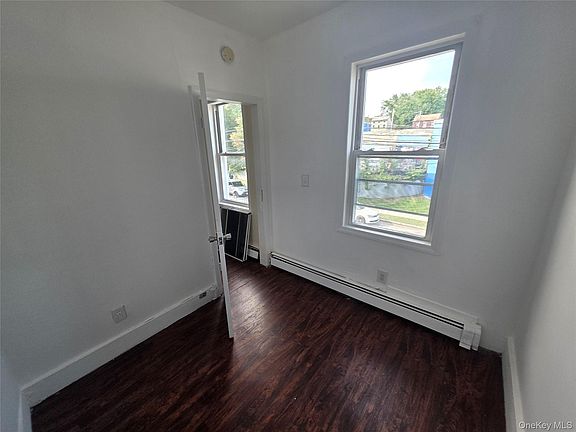 3rd image of 127 W Parmenter Street