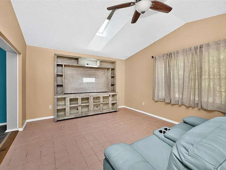 18407 Avon Ave — Photo 31
