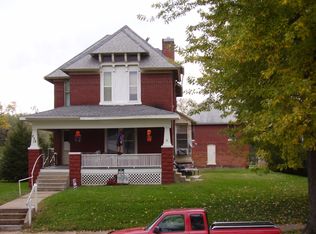 828 N 6th St, Quincy, IL 62301