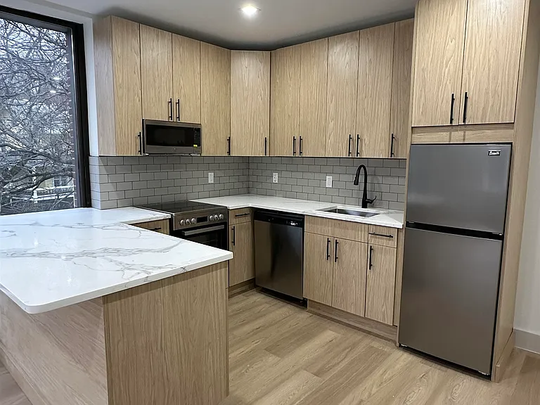 215 Main St #202 — Photo 6