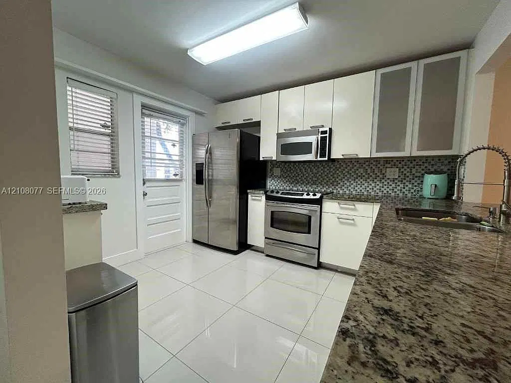 Arrowhead Condo No Ix — Photo 2
