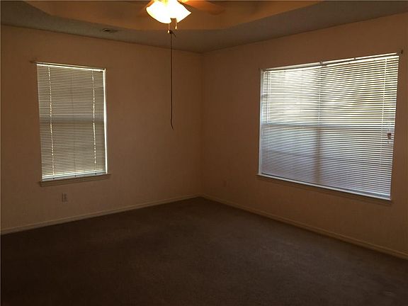 3rd image of 52 Holly Dr