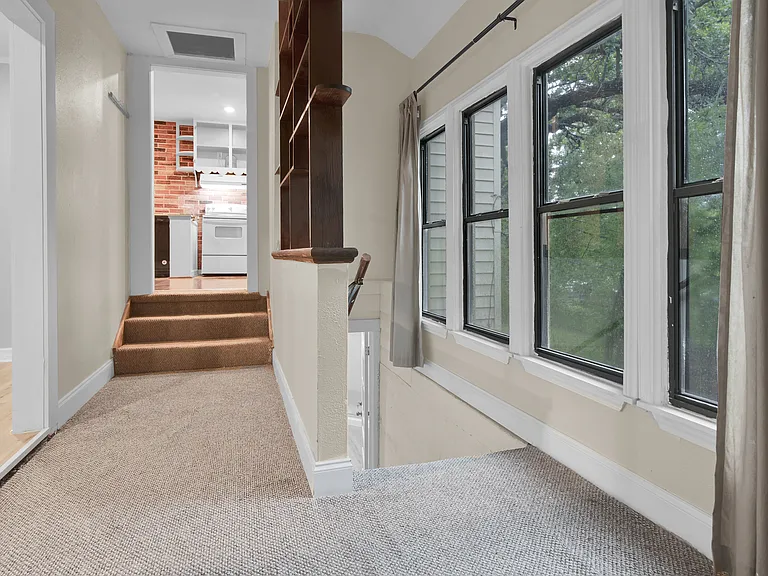 34 W Parnell St — Photo 10