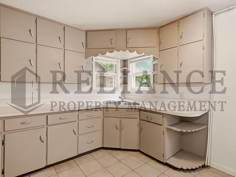 2464 S Washington Ave — Photo 19