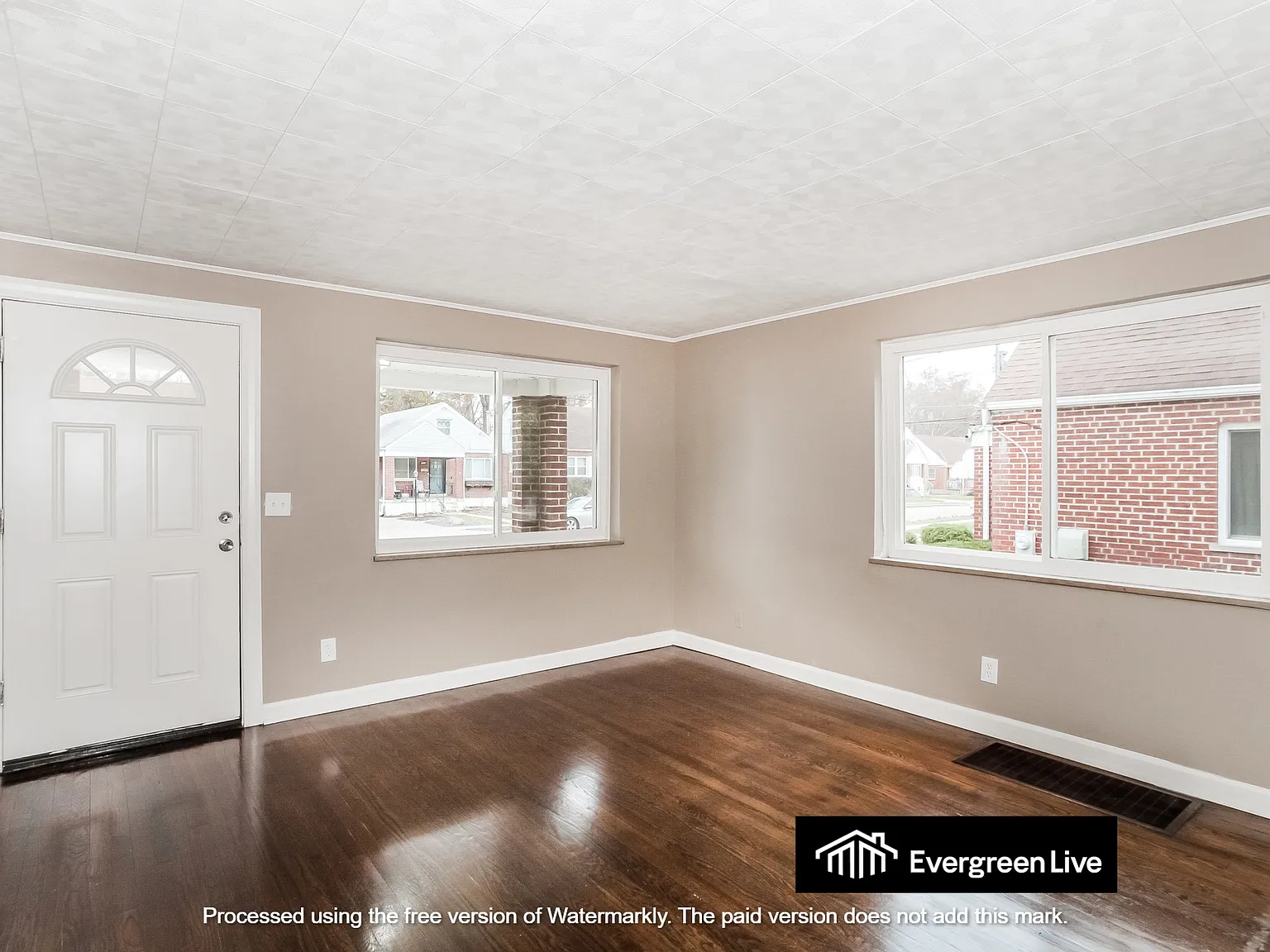 3 bed, 1.0 bath, 1319 sqft, $1,495 — Photo 3