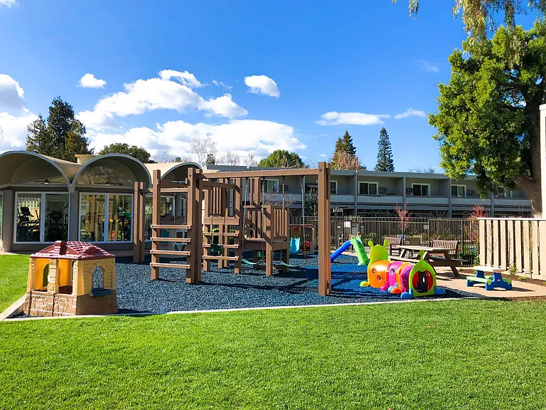 Halford Gardens Apartments — Photo 17