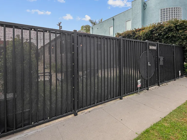 526 Victoria Ave — Photo 25
