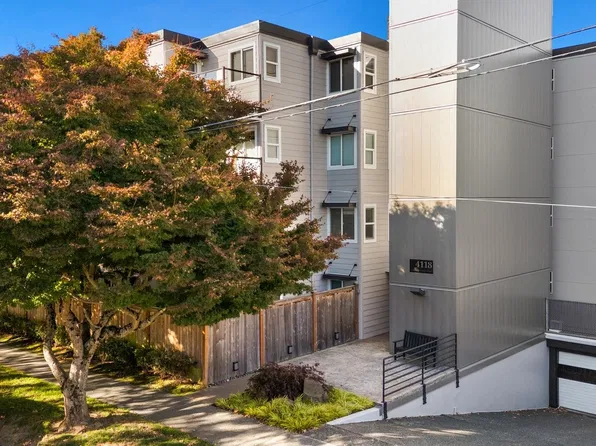 4118 SW College Street #404, Seattle, WA 98116
