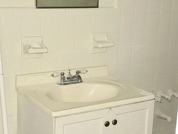 4th image of 840 NE 17th Ter APT 2